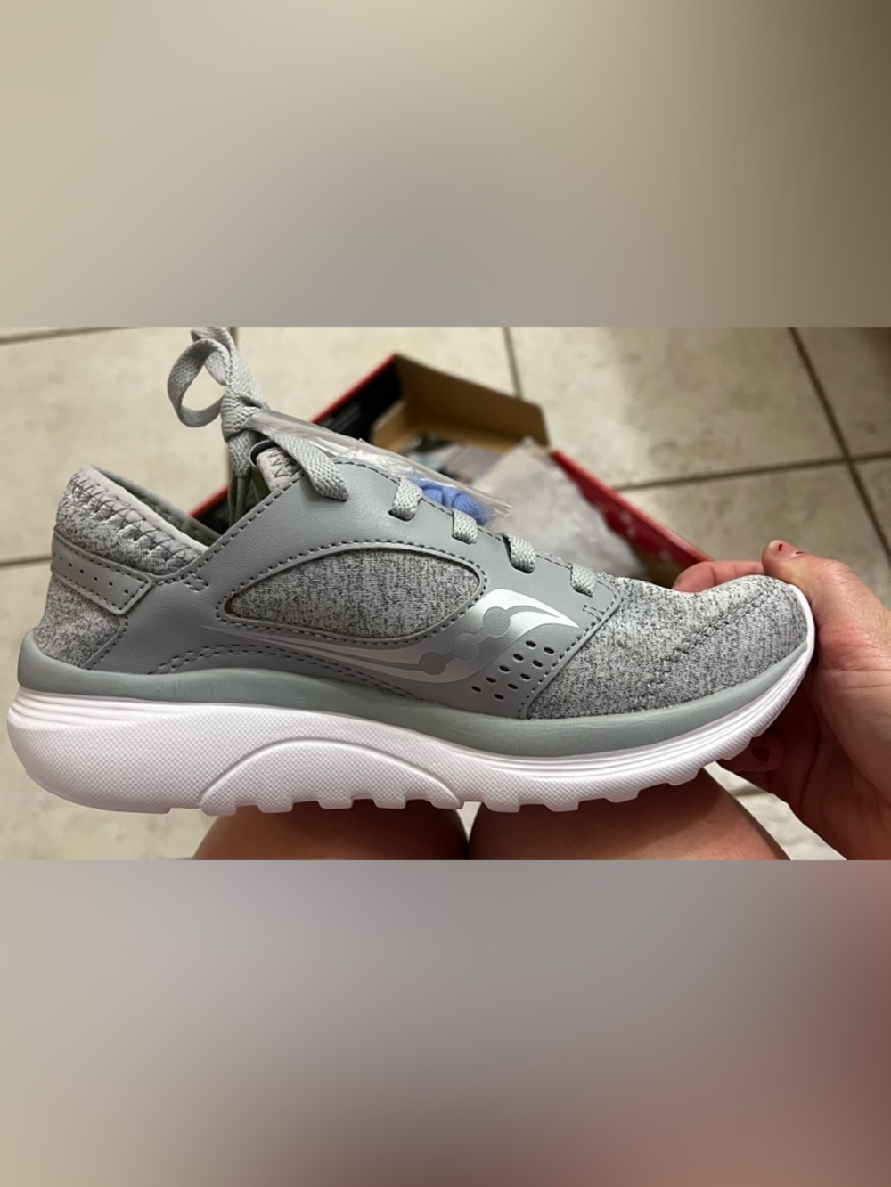 Saucony Women's Kineta Relay Wool Sneaker - Light Gray